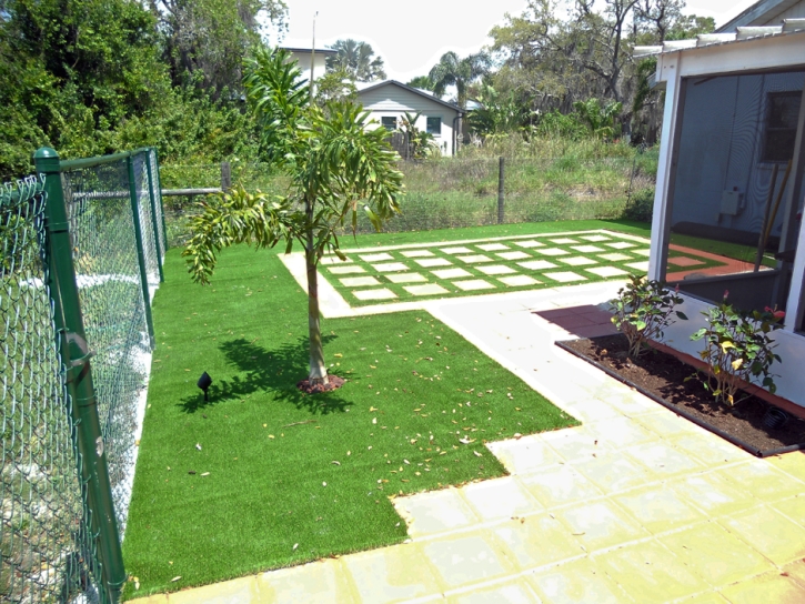 Plastic Grass Oasis, California Lawns, Backyard Landscaping Ideas